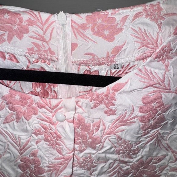 NWOT Women's Floral Dress -  Jacquard Button Puff Sleeve - Picture 6 of 6